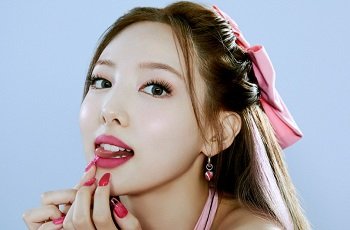 Nayeon TWICE bị quay lén làm tình với bạn trai